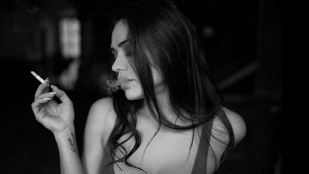 Κόνι Μεταξά: Η κόρη του Λευτέρη Πανταζή στην πιο σέξι εκδοχή της: Φωτογραφία