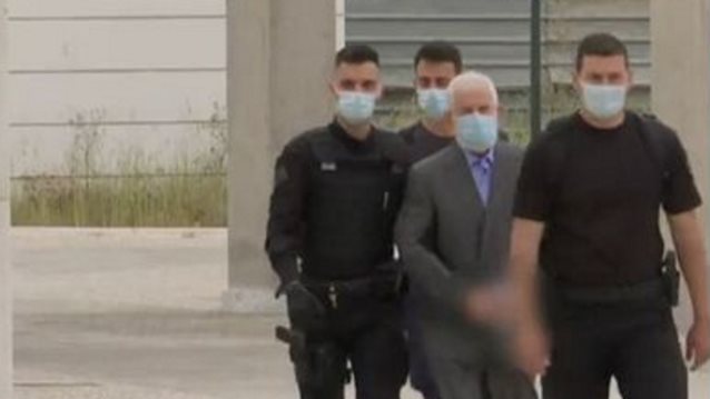 Στο δικαστήριο ο Πέτρος Φιλιππίδης - Χαμήλωνε το πρόσωπό του στις τηλεοπτικές κάμερες