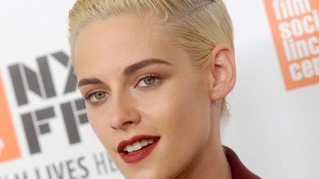 Kristen Stewart: “Το κοινό ήταν ο εχθρός μου όταν ήμουν με τον Robert Pattinson”