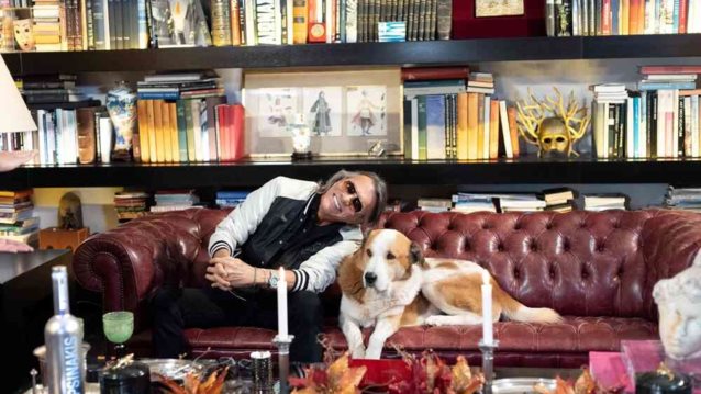 Σε αυτό το κανάλι θα &quot;γιορτάσει&quot; τα Χριστούγεννα ο Ηλίας Ψινάκης