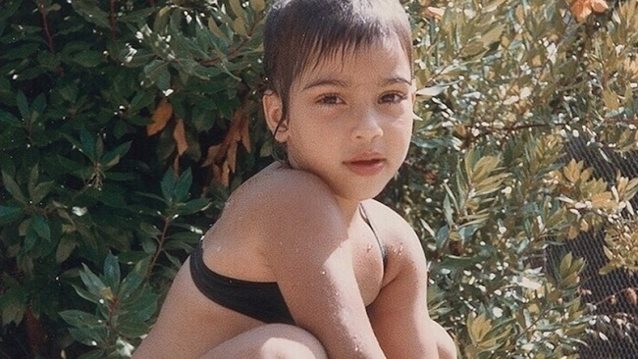 Quiz: Ποια celebrity είναι το κοριτσάκι της φωτογραφίας;