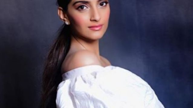 Celia Kritharioti: Ποια star του Bollywood εμφανίστηκε στο κόκκινο χαλί με το πιο ιδιαίτερο φόρεμα της;