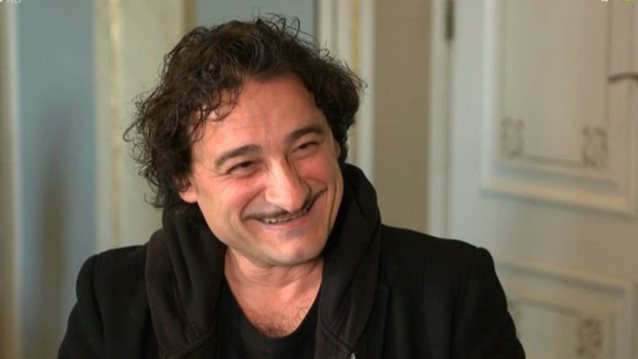 Βασίλης Χαραλαμπόπουλος: &quot;Έχω ξεπεράσει τον φόβο του μικροφώνου, γιατί ξέρω σε ποιες ερωτήσεις δεν θα απαντήσω&quot;