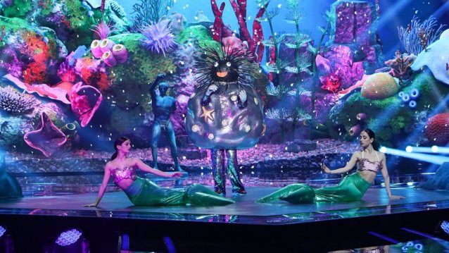 "The Masked Singer" | Ο "Αχινός" αποχώρησε - Δεν φαντάζεσαι ποιος κρύβεται πίσω από τη μάσκα