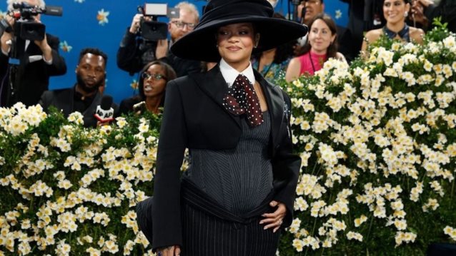 Έγκυος στο τρίτο της παιδί η Rihanna | Η εμφάνιση - ανακοίνωση στο Met Gala 2025