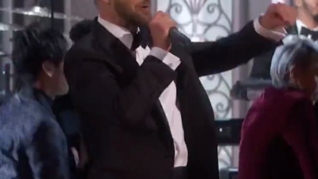 Justin Timberlake: Η εντυπωσιακή on stage εμφάνιση κατά την έναρξη των Oscars &amp; το φιλί με την Jessica Biel μπροστά στην κάμερα