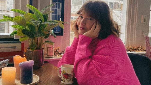 Η Κλέλια Ανδριολάτου έχει στο υπνοδωμάτιο της το φωτιστικό από την ΙΚΕΑ που κοστίζει κάτω από 20 ευρώ