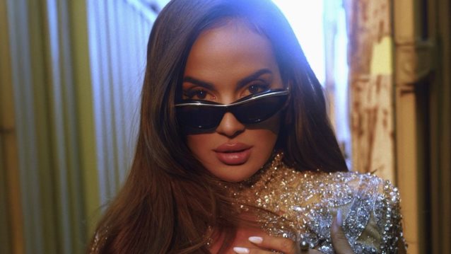 Ρία Ελληνίδου | Κυκλοφόρησε το music video του "Αλλού Γι’ Αλλού"