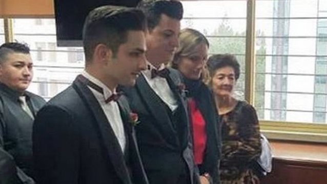 Gay Γάμος Στην Κύπρο: Ο Μάριος Φρίξου παντρεύτηκε τον αγαπημένο του: Φωτογραφίες