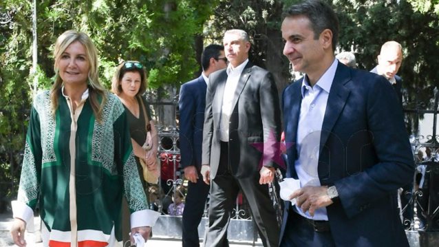 Κυριάκος Μητσοτάκης &amp; Μαρέβα Μητσοτάκη: Μαζί στη βάφτιση του παιδιού της Νίκης Κεραμέως | Δείτε φωτογραφίες