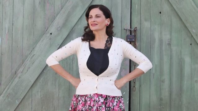 Άγριες Μέλισσες | Η Θεοφανία Παπαθωμά στο πρώτο γύρισμα της τρίτης σεζόν είναι αγνώριστη