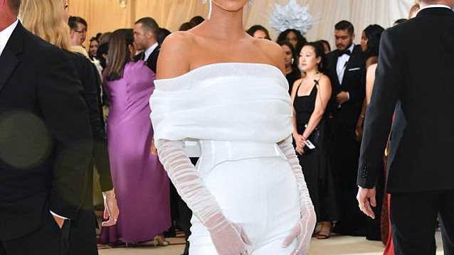Met Gala 2018: Kendall Jenner : Ο λόγος που η εμφάνιση της κατακρίθηκε από τo Twitter
