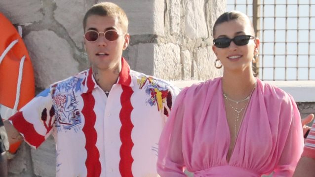 Γιατί όλοι πιστεύουν πως η Hailey Bieber είναι έγκυος;