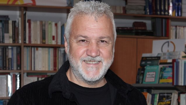 Σπύρος Πετρουλάκης: &quot;Ήμασταν στο χείλος του γκρεμού - Τα παιδιά μου έφυγαν με τη μαμά τους&quot;