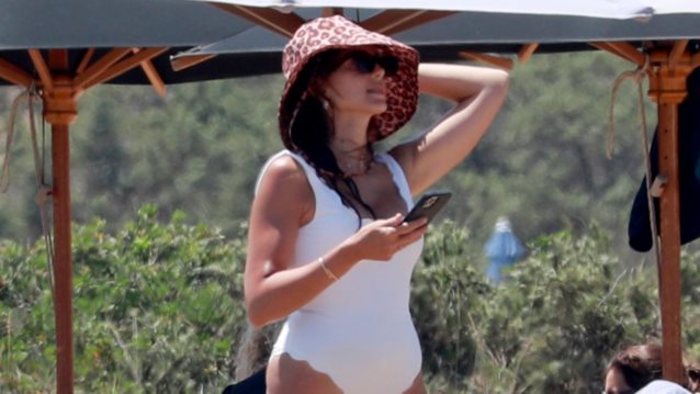 Σταματίνα Τσιμτσιλή | Οικογενειακές διακοπές στην Πάρο