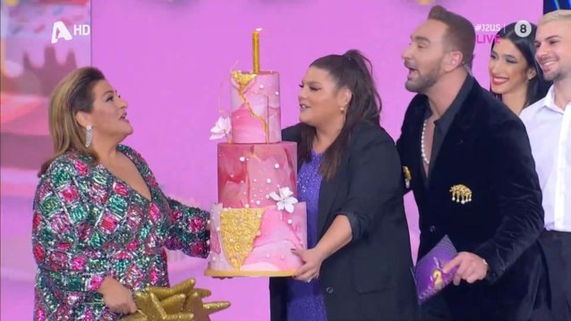 J2US | Η Δανάη Μπάρκα έκανε έκπληξη στη Βίκυ Σταυροπούλου!