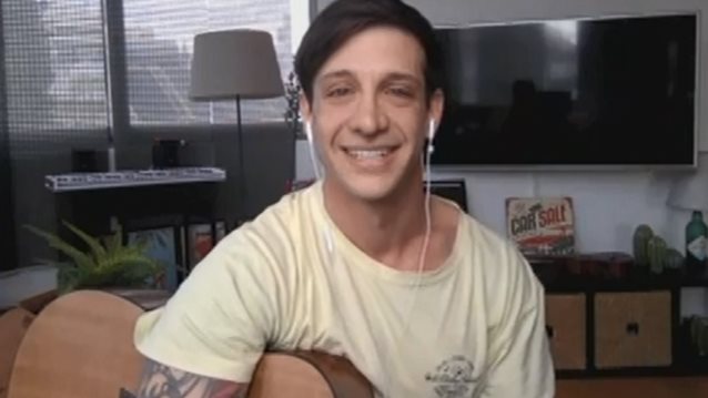 Ηλίας Μπόγδανος: Μιλά για το μέλλον του Your Face Sounds Familiar μετά τη διακοπή των γυρισμάτων