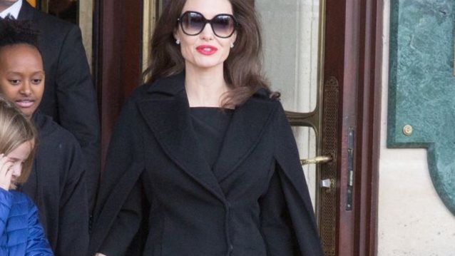 Angelina Jolie: Μαζί με τα παιδιά της στο Λούβρο