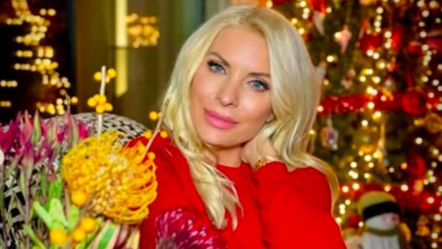 Η Ελένη Μενεγάκη εύχεται για τα Χριστούγεννα, στο πλευρό του Μάκη Παντζόπουλου