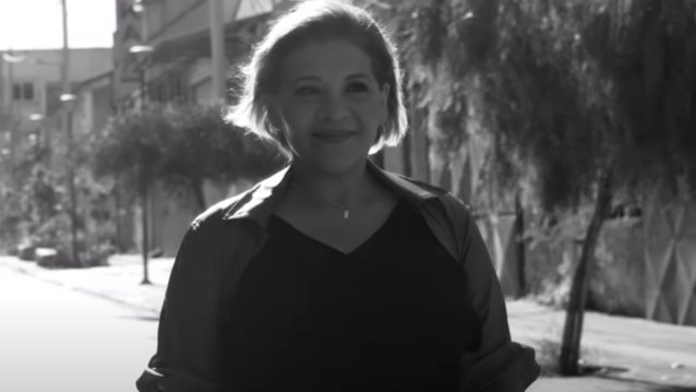 Η Γιώτα Νέγκα μας δείχνει τη δική της &quot;Ταυτότητα&quot; μέσα από το νέο της τραγούδι