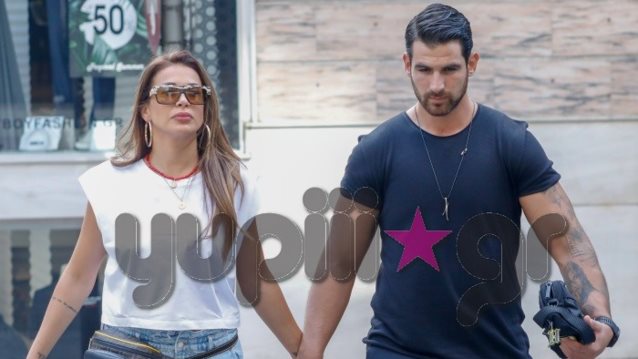 Ελένη Χατζίδου &amp; Ετεοκλής Παύλου: Τρυφερά στιγμιότυπα στο κέντρο της Αθήνας! Πού τους εντοπίσαμε;