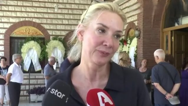 Λύγισε η Μαρία Νικόλτσιου στην κηδεία της Ηρούς Καριοφύλλη: "Ένα μεγάλο κομμάτι της νιότης μας φεύγει σήμερα"