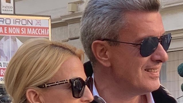 Νίκος Χατζηνικολάου &amp; Κρίστυ Τσολακάκη : Επέτειος γάμου για το ζευγάρι | Η αδημοσίευτη φωτογραφία από τον γάμο
