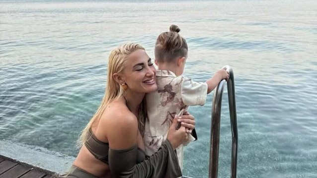 Η Ιωάννα Τούνη μας δείχνει το τρυφερό δώρο που αποφάσισε να προσφέρει ο Πάρης στις δασκάλες του