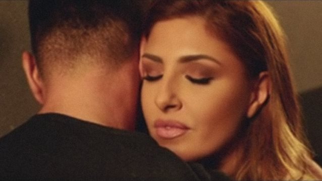 Έλενα Παπαρίζου: Δείτε το νέο της video clip για το τραγούδι «Αγκάλιασέ με»: Video