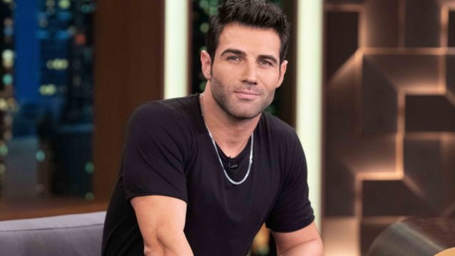 Ο Πέτρος Ιακωβίδης αποκάλυψε πώς γράφτηκε η &quot;Έξαψη&quot; σε στίχους Βαγγέλη Μαρινάκη