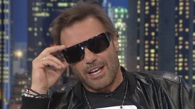 To νέο show του Στράτου Τζώρτζογλου στον Αρναούτογλου: Η WTF εμφάνιση &amp; τα κιλά που έχασε στη &quot;Φάρμα&quot;