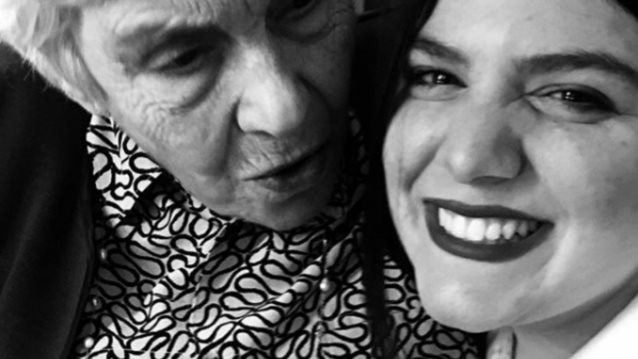 Δανάη Μπάρκα: Απαντά στα δημοσιεύματα που την θέλουν να κληρονομεί τα ποιήματα της Κικής Δημουλά