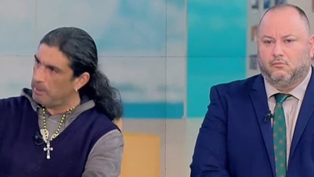 Αλλάζει ζωή ο παλαιοχριστιανός: Βρήκε σπίτι στον Πειραιά, θα πάει σχολείο ο γιος του - &quot;Κινδυνεύει να αποβάλει η κόρη μου&quot; [βίντεο]