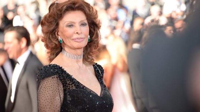 Sophia Loren | Στην πρώτη σειρά του fashion show του Armani στη Βενετία