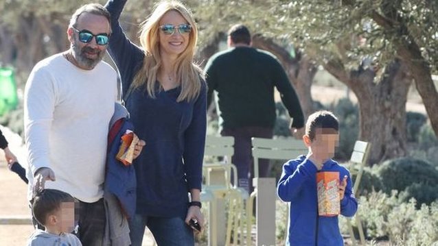 Γρηγόρης Γκουντάρας &amp; Ναταλί Κακαβά: Καθημερινές στιγμές με τους γιους τους: Φωτογραφίες