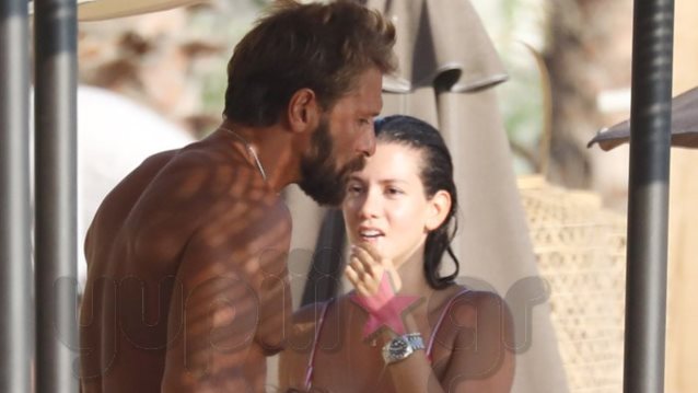 Γιάννης Μαρακάκης &amp; Νίκη Θωμοπούλου: Η Μύκονος τους πάει πολύ! Τρυφερές στιγμές στην παραλία