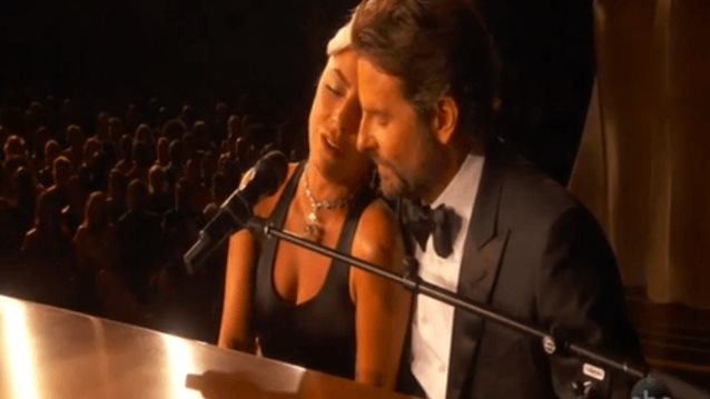 Lady Gaga : Έτσι απάντησε στις φήμες για τον Bradley Cooper
