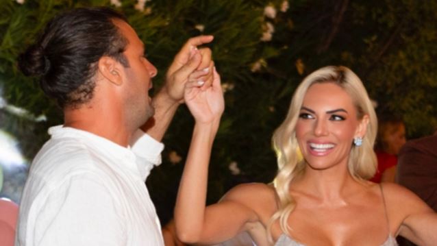 Οι κοινές φωτογραφίες της Ιωάννας Μαλέσκου και του Κωνσταντίνου Δανιά από τη βάφτιση της κόρης τους