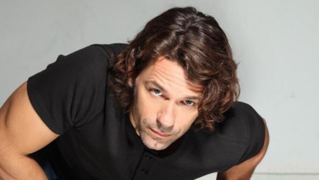 Ο Αποστόλης Τότσικας σε eye candy στιγμιότυπα στους Δελφούς, χωρίς μπλούζα