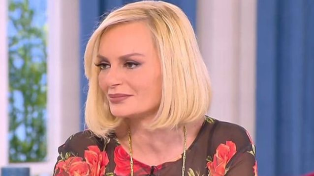 Έλενα Χριστοπούλου: Με κυνηγάς, με πολεμάς, βάζεις ανθρώπους να μιλάνε για μένα, με κάνεις σκουπίδι… Κοιτάω πίσω και λέω &quot;έκανες βλακεία, Έλενα&quot;