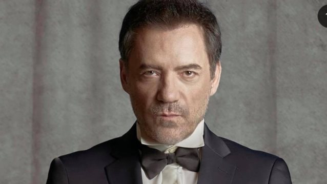 Ξέσπασε ο Θάνος Καλλίρης για την πρεμιέρα του &quot;Chart Show&quot;: &quot; Λυπάμαι. Γελάω επίσης, αλλά δεν το δέχομαι&quot;