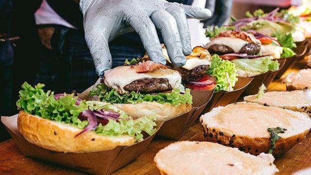 Αυτά τα 3 burgers μάλλον δεν τα έχεις δοκιμάσει ποτέ: Απλές και εύκολες συνταγές
