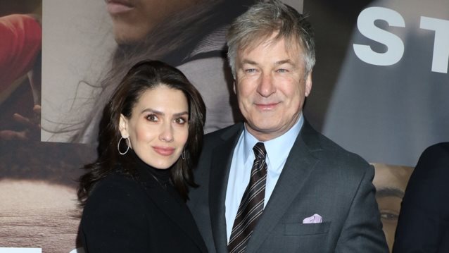 Ο Alec Baldwin μιλάει για πρώτη φορά μετά τον μοιραίο πυροβολισμό της Halyna Hutchins