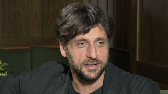 Γιώργος Χρυσοστόμου: &quot;Ήμουν μελαγχολικό αγόρι και με προσέγγιζαν τα κορίτσια, αυτό το κόλπο χρησιμοποιούσε ο εαυτούλης μου&quot;