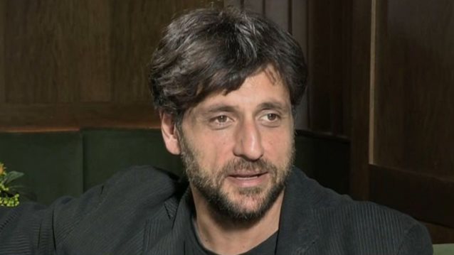 Γιώργος Χρυσοστόμου: &quot;Ήμουν μελαγχολικό αγόρι και με προσέγγιζαν τα κορίτσια, αυτό το κόλπο χρησιμοποιούσε ο εαυτούλης μου&quot;