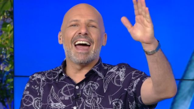 Video Of The Day: Ο Νίκος Μουτσινάς θυμάται να μιλάει για σεξ με τον παππού, τη γιαγιά και τη μαμά του!