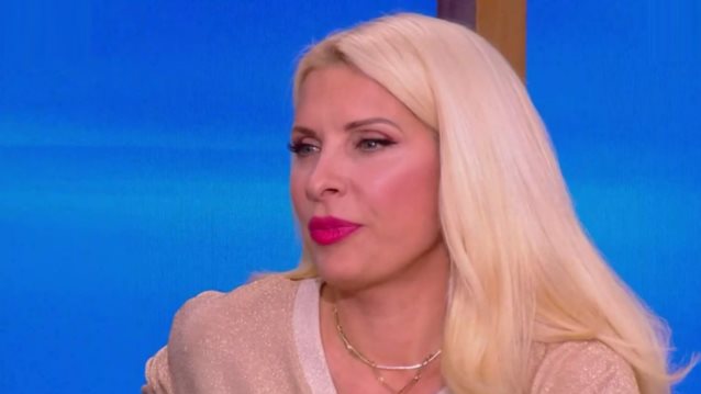 Ελενη Μενεγακη | Με καλεσμενο – μελος της οικογενειας της στην εκπομπη της Δευτερας