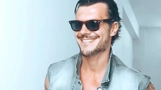 Ιωάννη Παπαζήσης | Μάς δείχνει για πρώτη φορά τον κούκλο γιο του