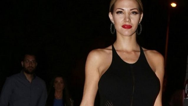 Σάσα Μπάστα: Αρραβωνιάστηκε; Η φωτογραφία με το μονόπετρο &amp; το αινιγματικό μήνυμά της