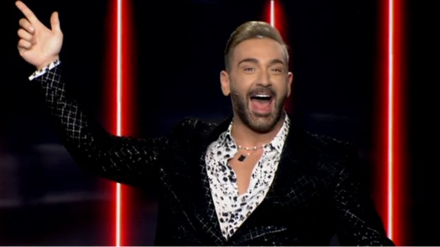 Ο Νίκος Κοκλώνης έγινε... Σάκης Ρουβάς και τραγούδησε Shake it!